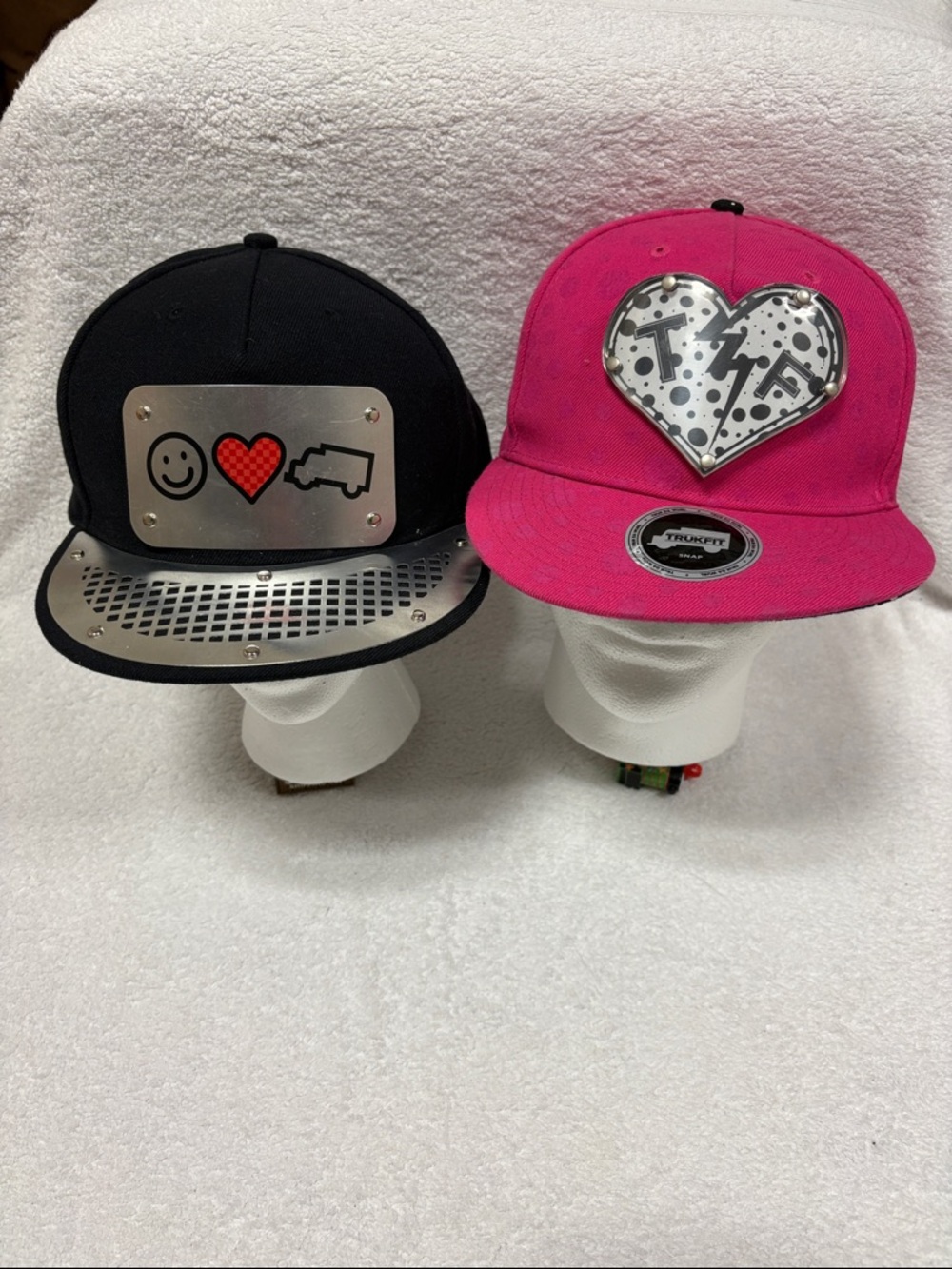 Trukfit men’s Pink Heart Patch Snapback Hat metal brim lot of 2